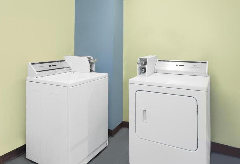 فندق Days Inn By Wyndham Morristown