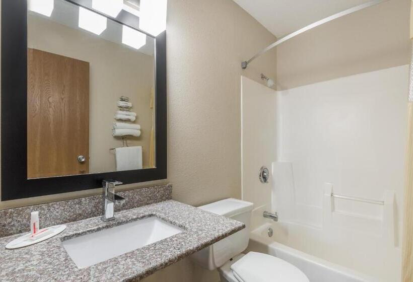 בית מלון כפרי Days Inn By Wyndham Muncie Ball State University