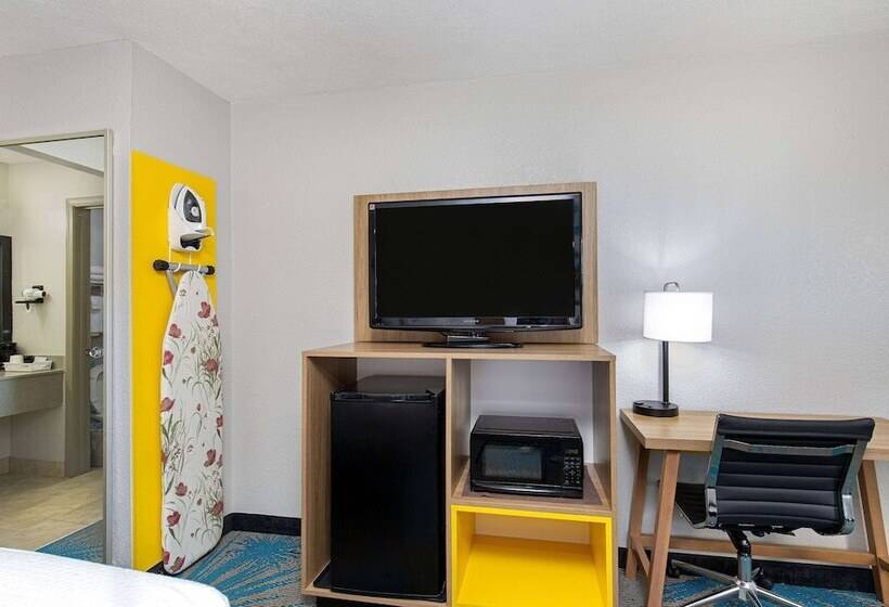 فندق Days Inn By Wyndham Savannah