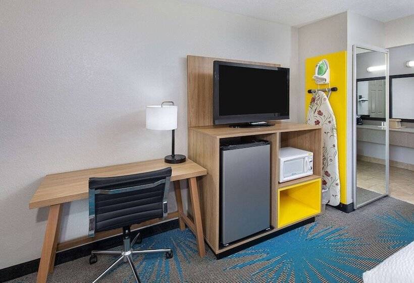 فندق Days Inn By Wyndham Savannah