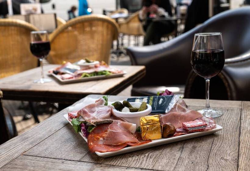 Отель De L'univers