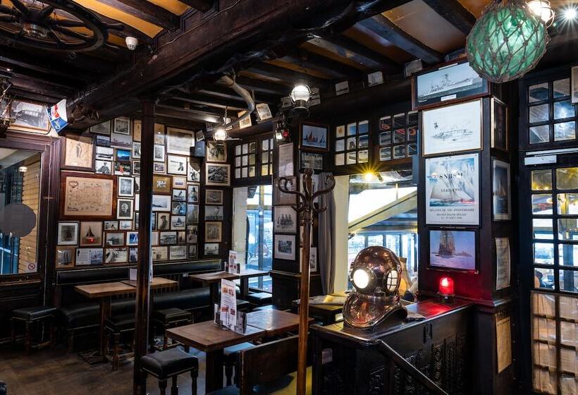 Отель De L'univers