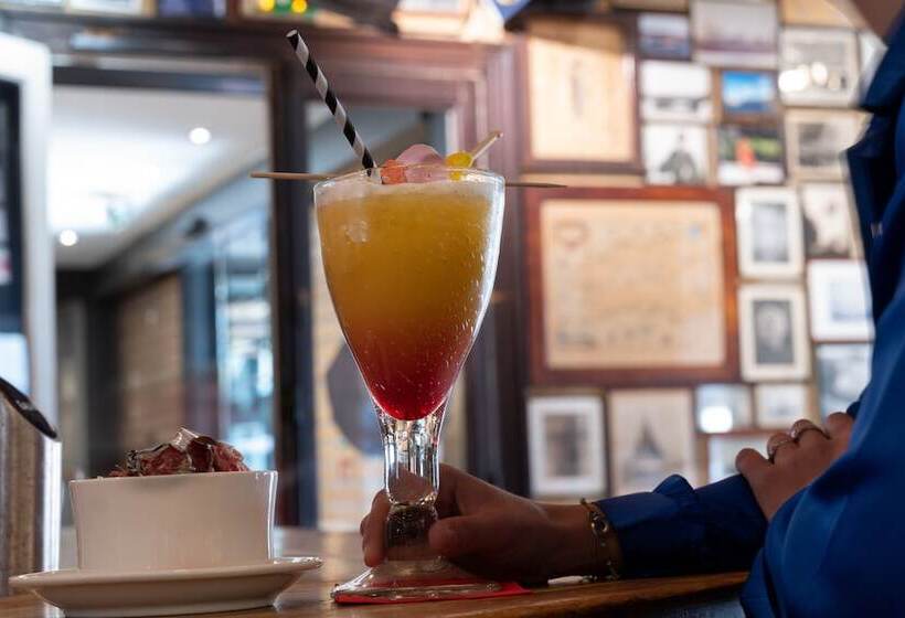 Отель De L'univers