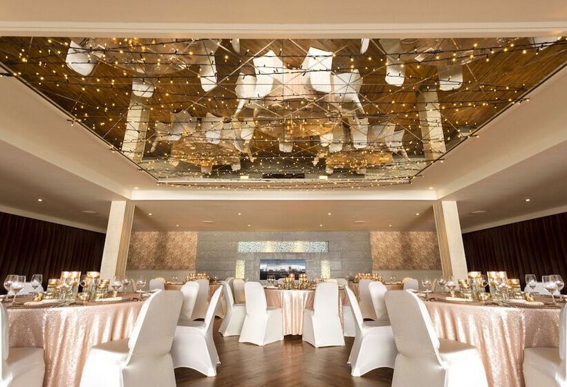 Отель Doubletree By Hilton Edinburgh Queensferry Crossing