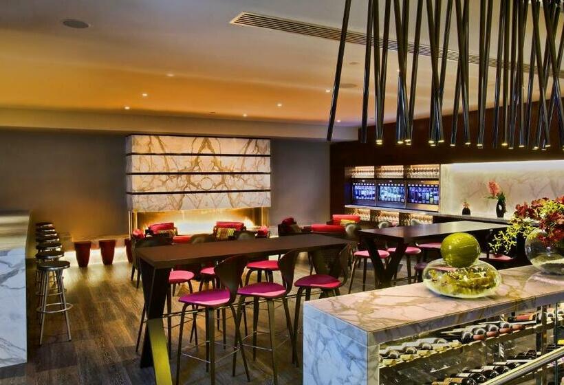 בית מלון כפרי Doubletree By Hilton Montreal