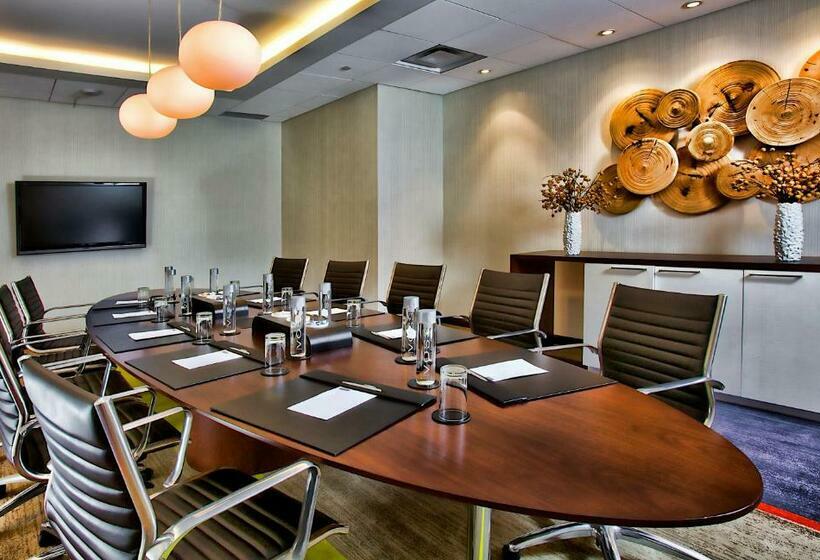 בית מלון כפרי Doubletree By Hilton Montreal