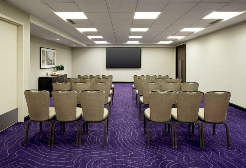 בית מלון כפרי Doubletree By Hilton Montreal