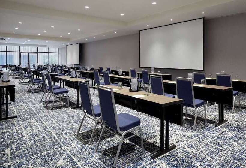 בית מלון כפרי Doubletree By Hilton Montreal