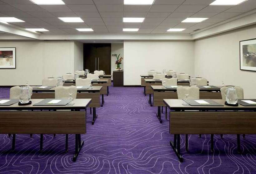 בית מלון כפרי Doubletree By Hilton Montreal