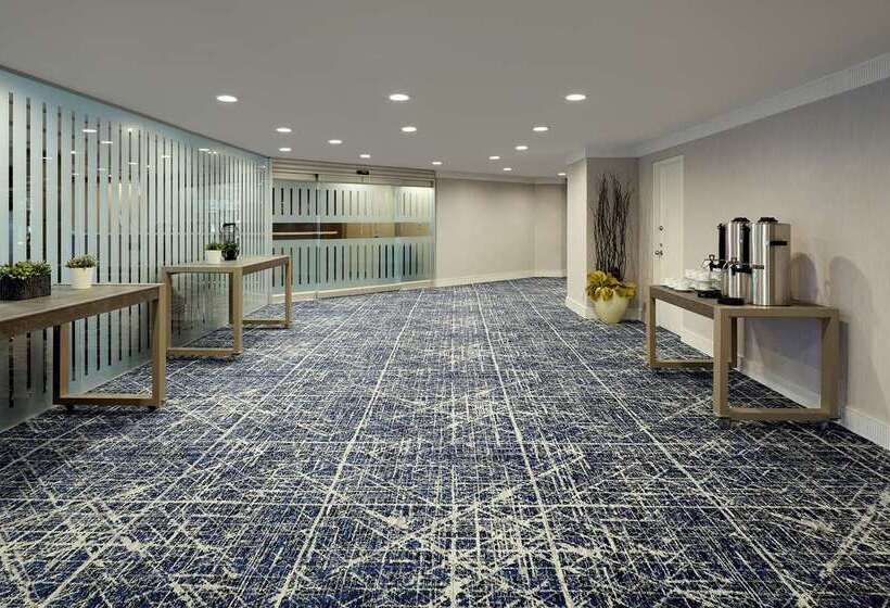 בית מלון כפרי Doubletree By Hilton Montreal