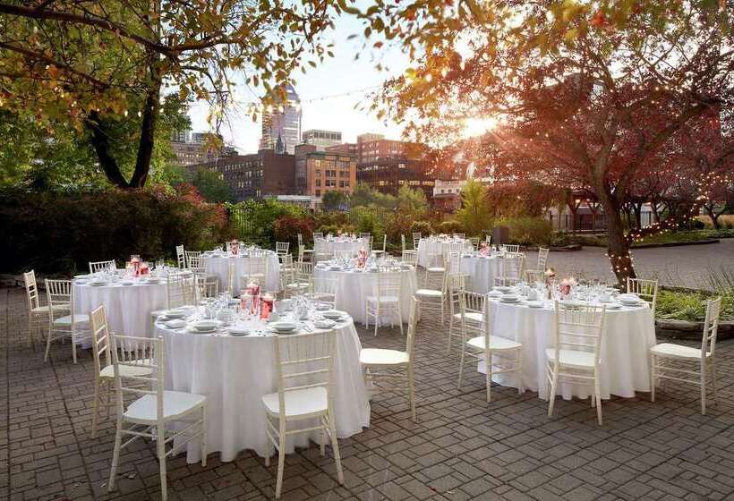 בית מלון כפרי Doubletree By Hilton Montreal