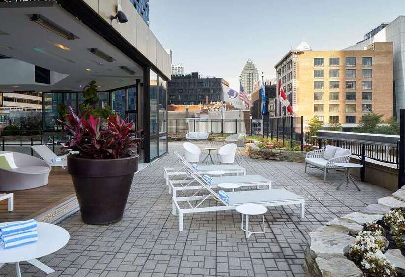 בית מלון כפרי Doubletree By Hilton Montreal