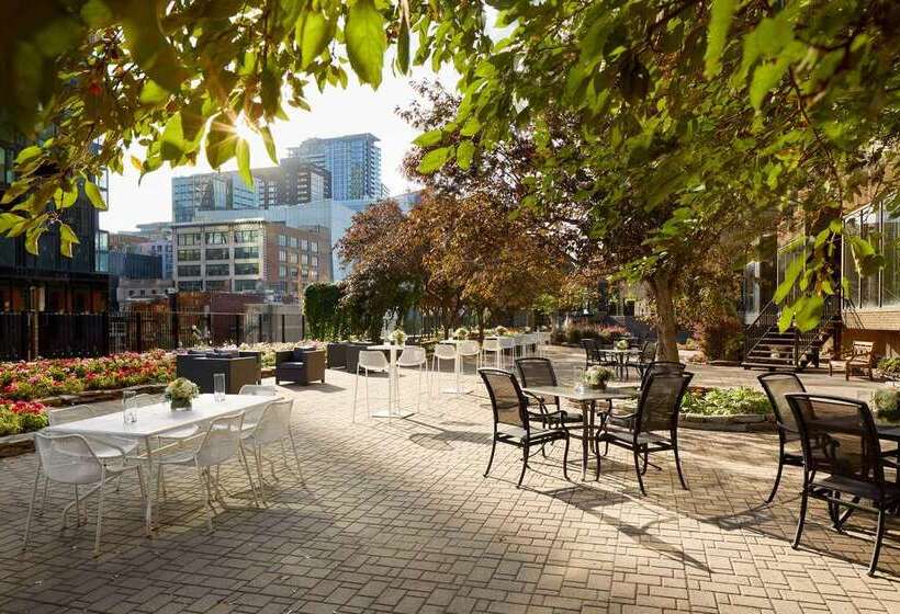 בית מלון כפרי Doubletree By Hilton Montreal