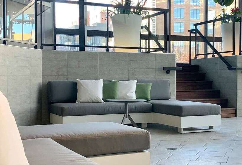 בית מלון כפרי Doubletree By Hilton Montreal