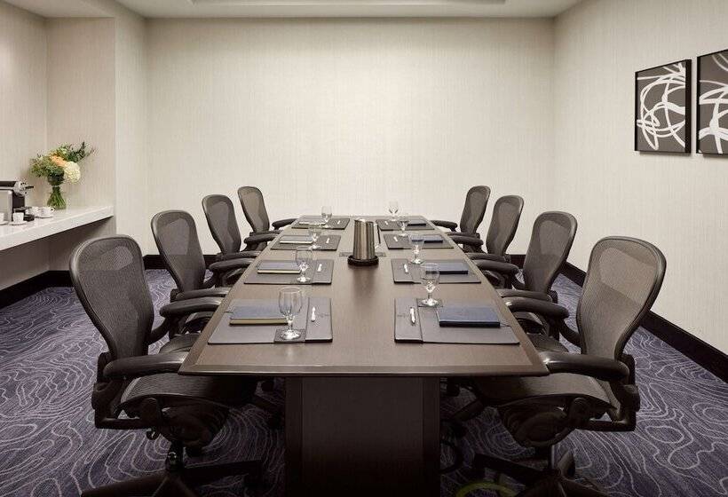 בית מלון כפרי Doubletree By Hilton Montreal