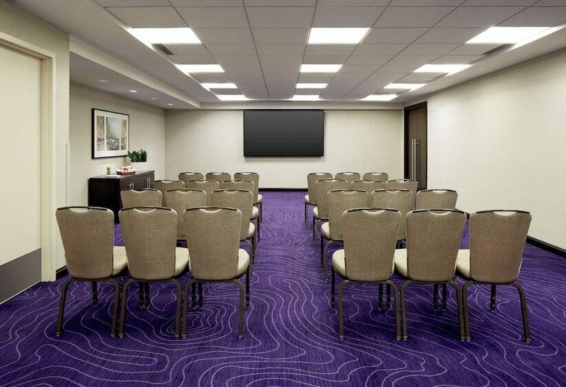 בית מלון כפרי Doubletree By Hilton Montreal