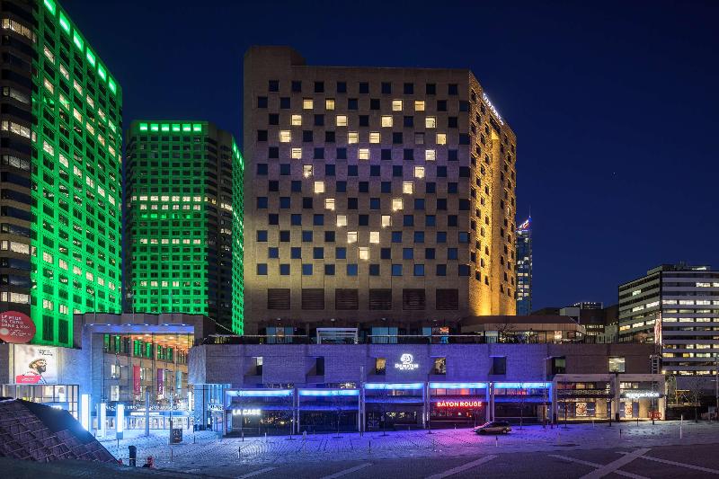 هتل Doubletree By Hilton Montreal