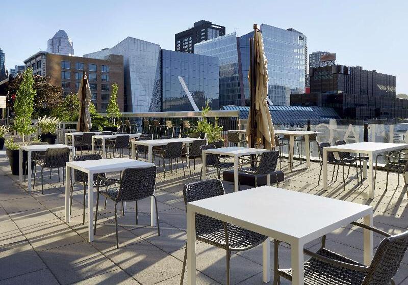 בית מלון כפרי Doubletree By Hilton Montreal