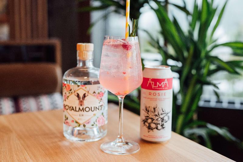 בית מלון כפרי Doubletree By Hilton Montreal