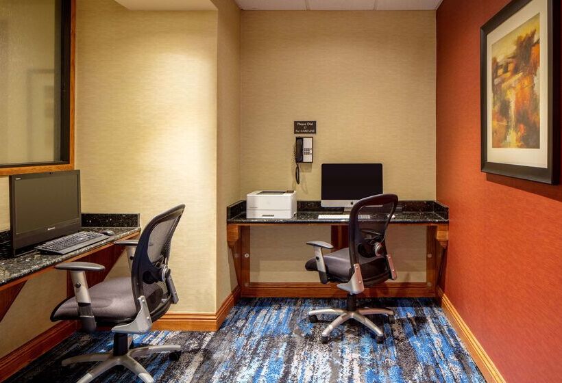 בית מלון כפרי Doubletree Suites By Hilton Minneapolis Downtown
