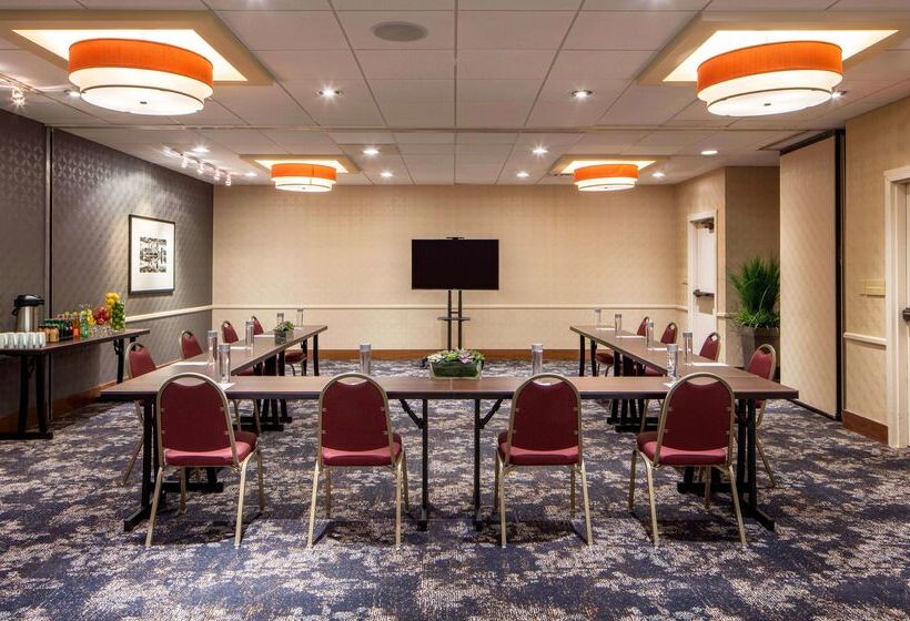 호텔 Doubletree Suites By Hilton Minneapolis Downtown