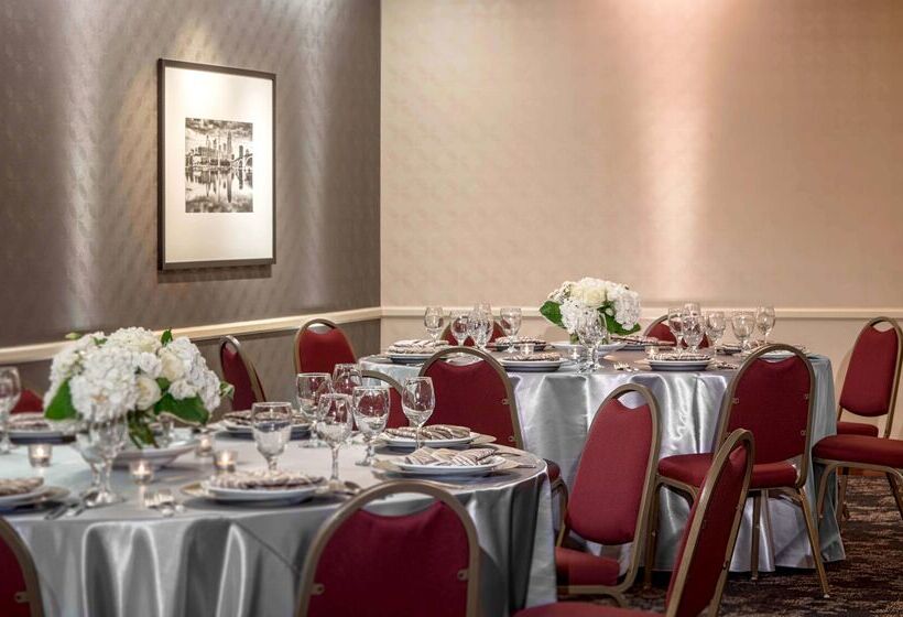 호텔 Doubletree Suites By Hilton Minneapolis Downtown