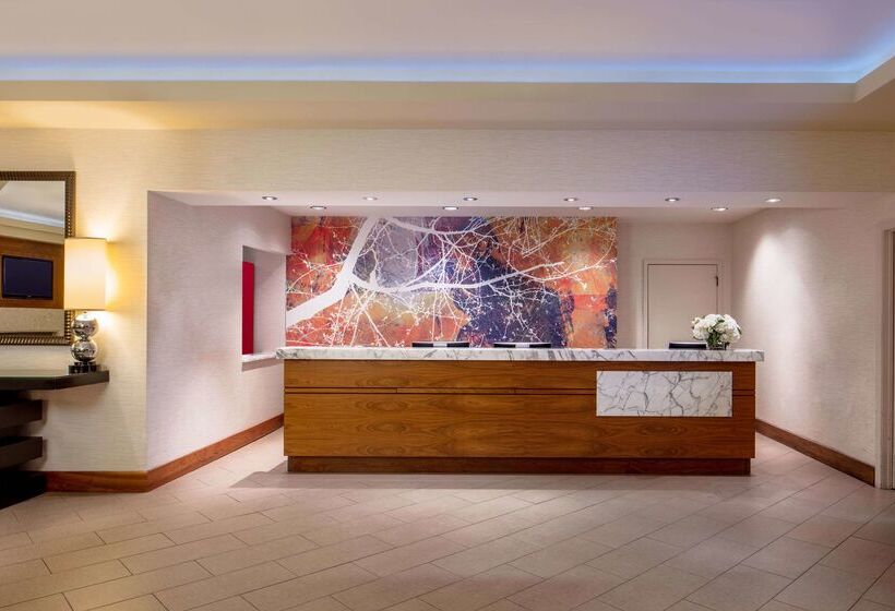 בית מלון כפרי Doubletree Suites By Hilton Minneapolis Downtown