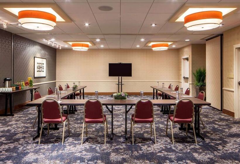 호텔 Doubletree Suites By Hilton Minneapolis Downtown