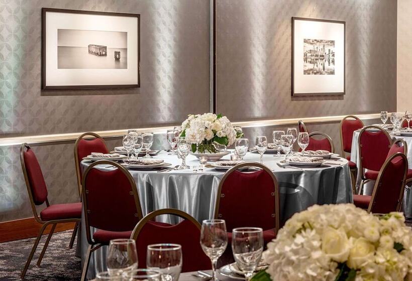 호텔 Doubletree Suites By Hilton Minneapolis Downtown