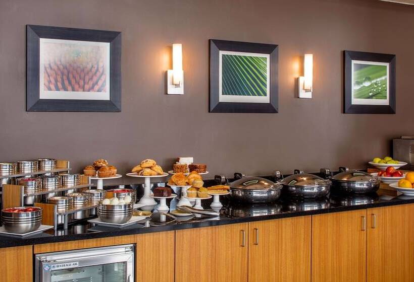 בית מלון כפרי Doubletree Suites By Hilton Minneapolis Downtown