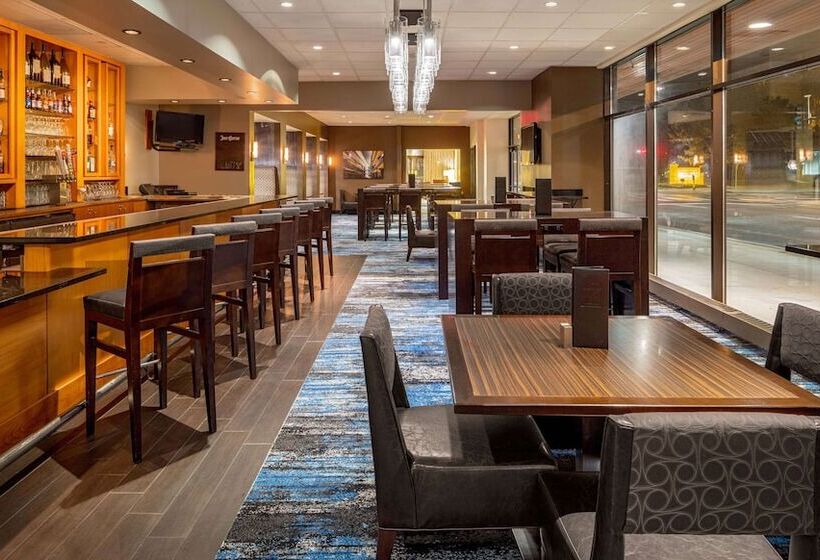 בית מלון כפרי Doubletree Suites By Hilton Minneapolis Downtown