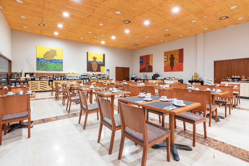 Отель Eurostars San Lazaro