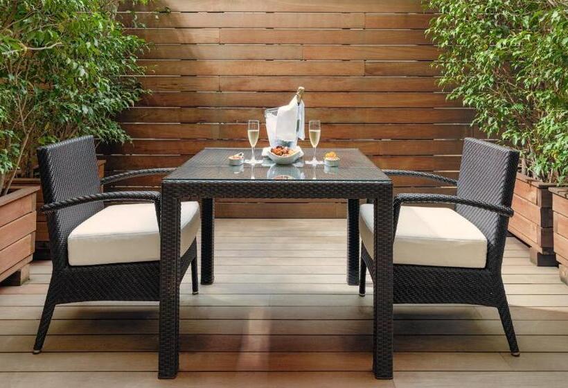 Отель H10 Universitat