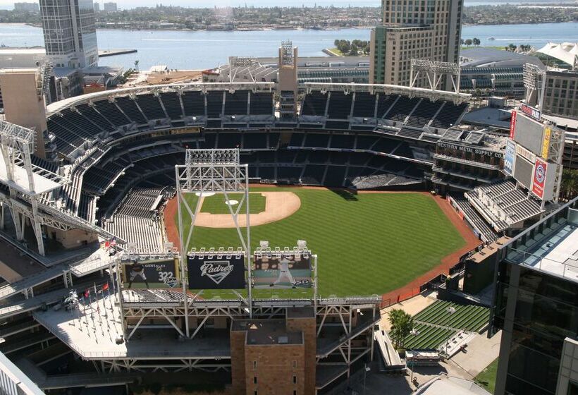 בית מלון כפרי Hampton Inn San Diego Downtown