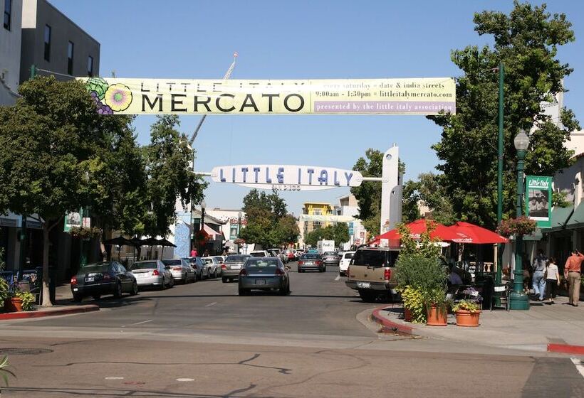 בית מלון כפרי Hampton Inn San Diego Downtown