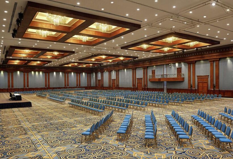 Отель Hilton Alexandria Green Plaza