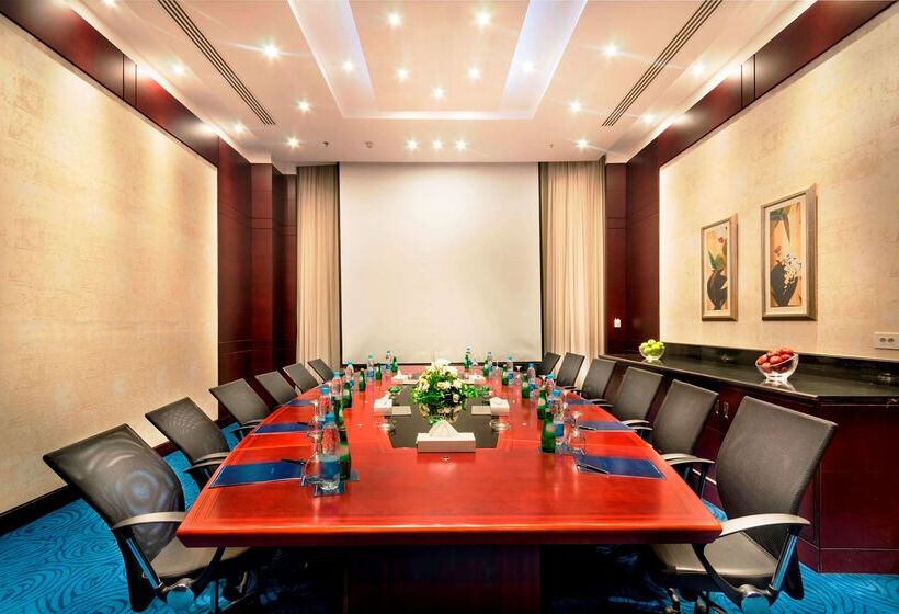 Отель Hilton Alexandria Green Plaza