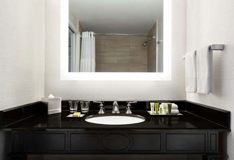 هتل Hilton New Orleans/st. Charles Avenue