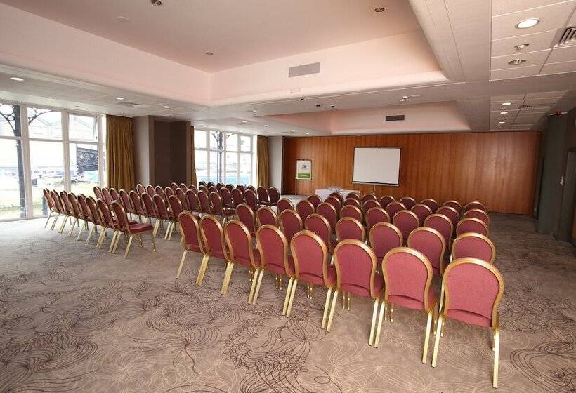 Отель Holiday Inn Ellesmere Port/cheshire Oaks, An Ihg