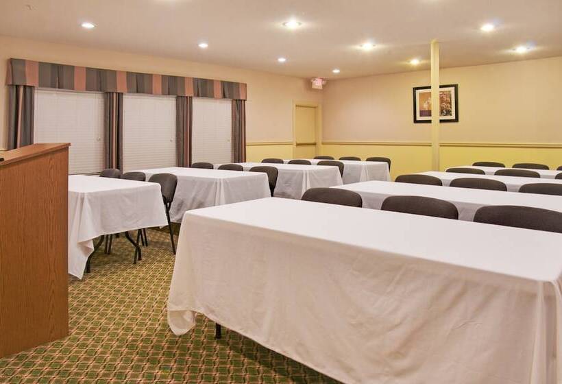 Holiday Inn Express Hotel & Suites Livingston By Ihg