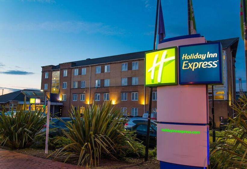 酒店 Holiday Inn Express Cardiff Bay, An Ihg