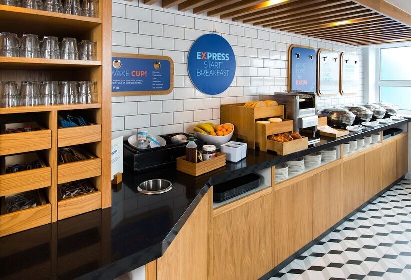 酒店 Holiday Inn Express Cardiff Bay, An Ihg