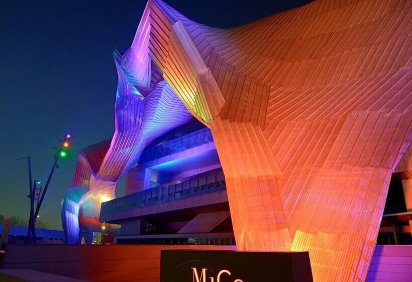 هتل Holiday Inn Milan Garibaldi Station, An Ihg