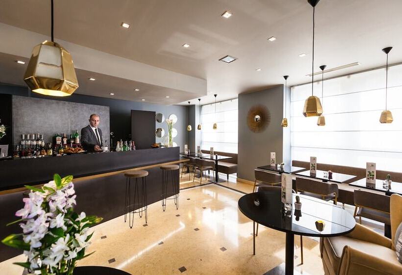 هتل Holiday Inn Milan Garibaldi Station, An Ihg