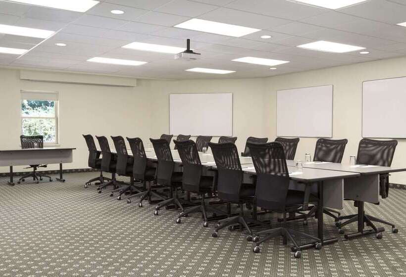 فندق Ivey Spencer Leadership Centre