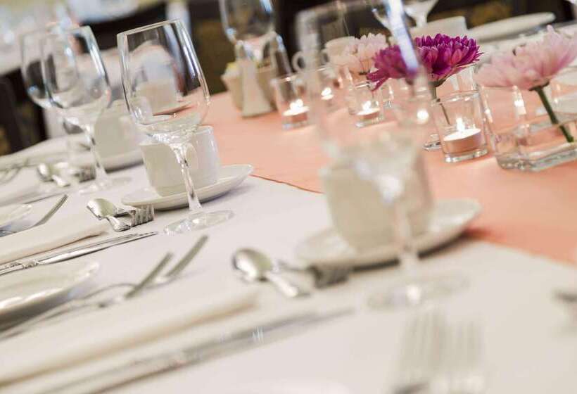 فندق Ivey Spencer Leadership Centre