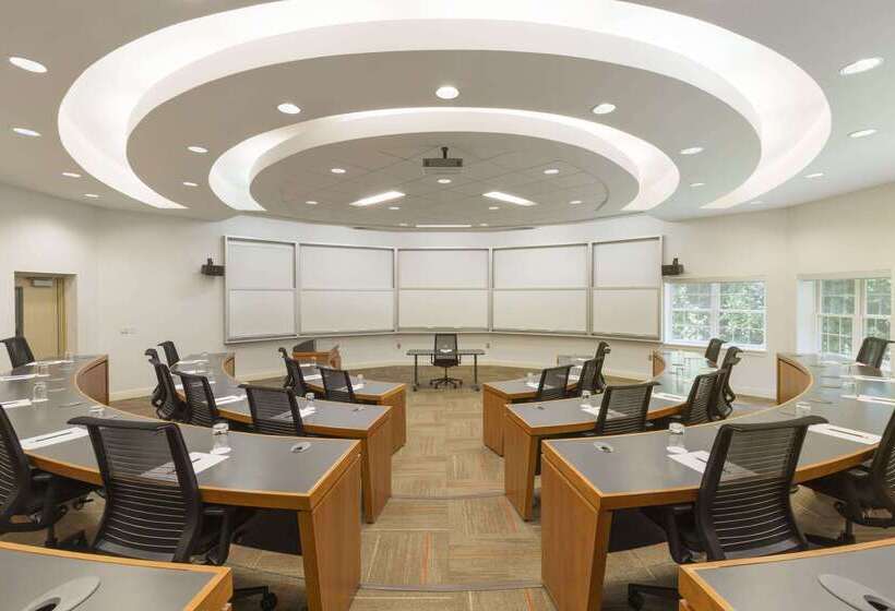 فندق Ivey Spencer Leadership Centre