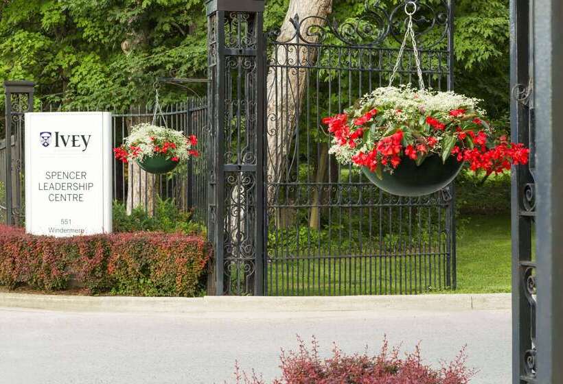 فندق Ivey Spencer Leadership Centre