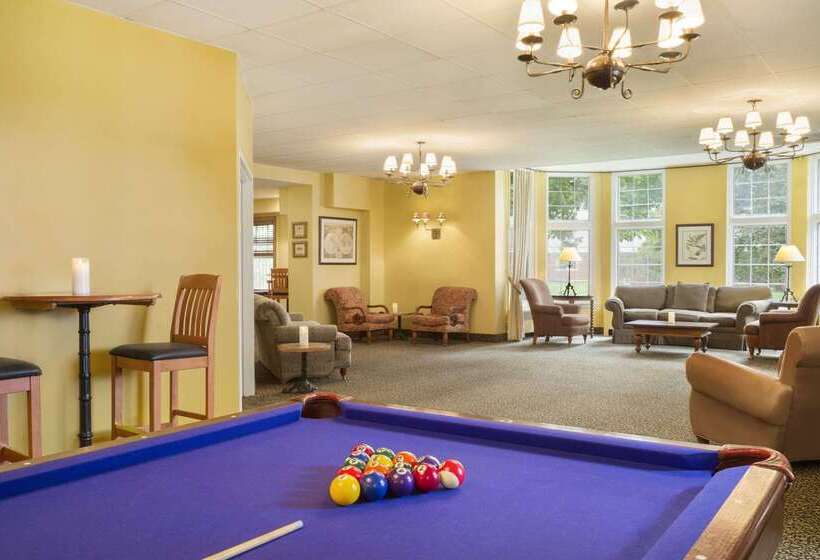 فندق Ivey Spencer Leadership Centre