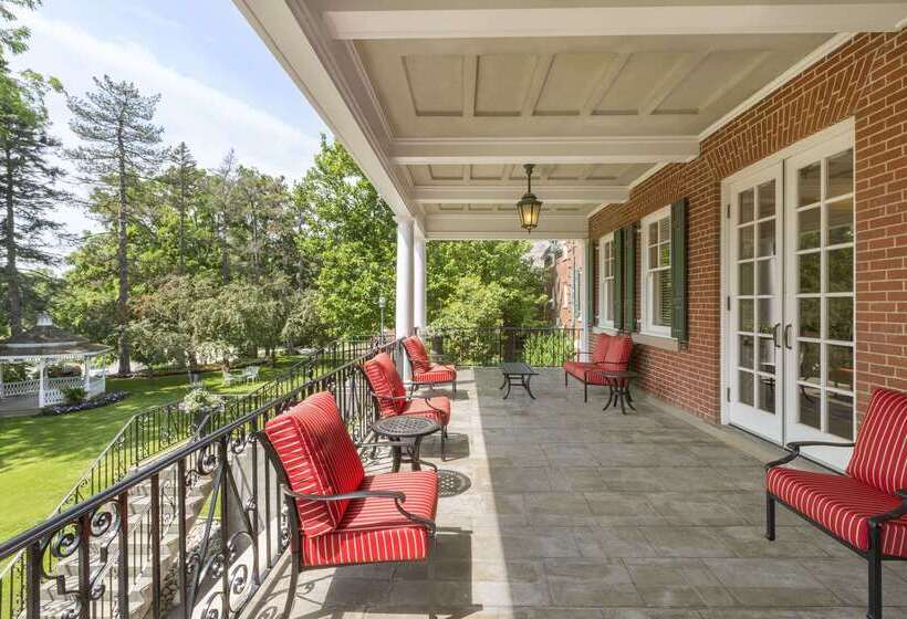 فندق Ivey Spencer Leadership Centre